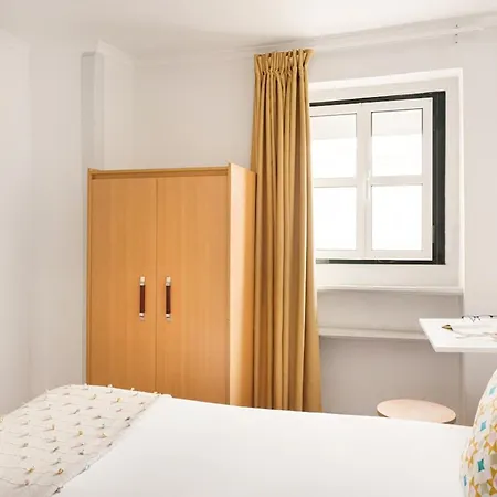 Cozy Loft In Historic Chiado 아파트 *