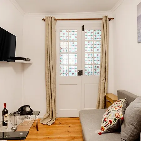 Cozy Loft In Historic Chiado 아파트 *