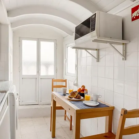 아파트 Cozy Loft In Historic Chiado 리스본